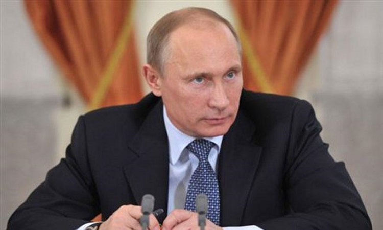 Εφ. Kommersant: Νέα δάνεια και έκπτωση στην τιμή ΦΑ αναμένεται να προσφέρει ο Πούτιν στον Τσίπρα