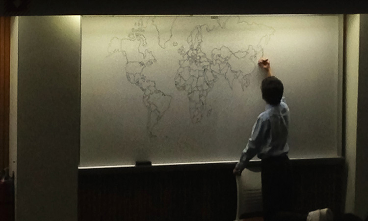 Άφησε τους πάντες άφωνους - 11χρονος με αυτισμό σχεδίασε τον παγκόσμιο χάρτη από μνήμης!(pic)