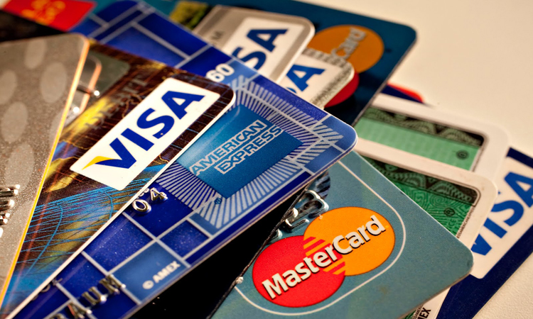 Όριο στις διατραπεζικές προμήθειες για συναλλαγές με κάρτες