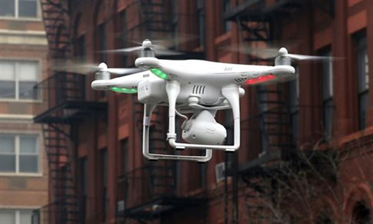 Λύθηκε το μυστήριο; Συνελήφθησαν δημοσιογράφοι για τα drone στο Παρίσι