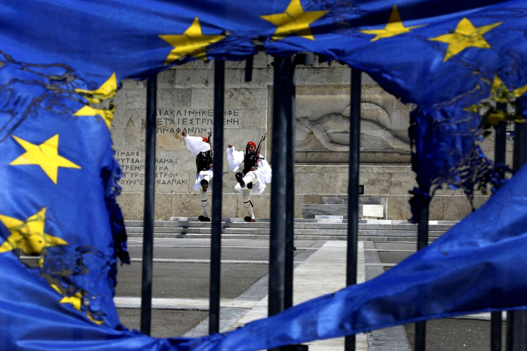 Financial Times: Μεγαλύτερος κίνδυνος το «ατύχημα» παρά το Grexit