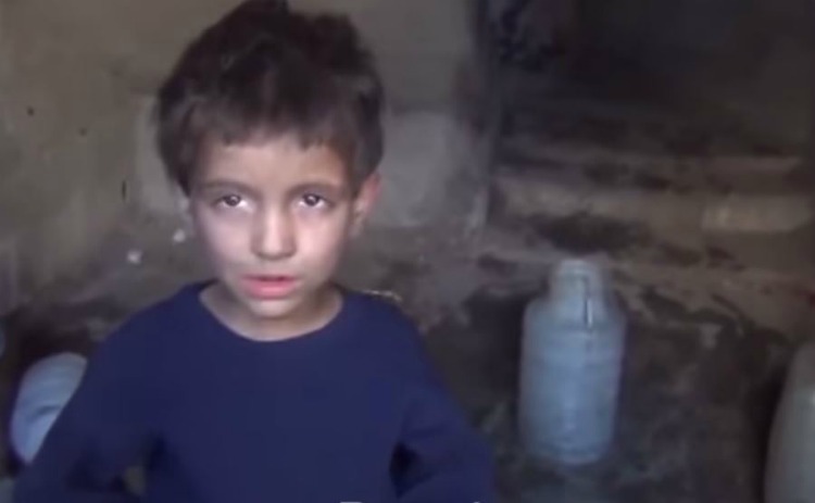 Δεν γίνεται να μην δακρύσετε! 5χρονος στη Συρία: «Πεινάω. Θέλω ψωμί. Τρώω γρασίδι για να επιβιώσω»