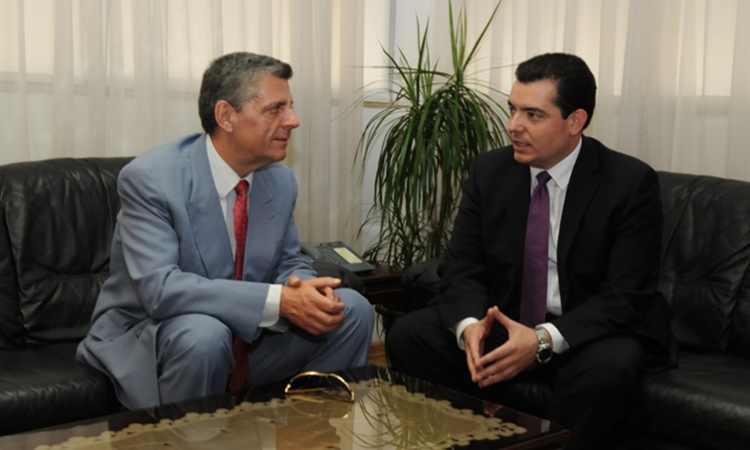 Τα είπαν Υπ. Άμυνας και νέος πρεσβευτή της Ελλάδας στην Κύπρο