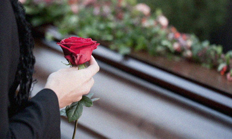 Δεν έχουν ξεκαθαρίσει ακόμη τα αίτια θανάτου του Λούκα Καραμανλή – Τι δηλώνει η ιατροδικαστής
