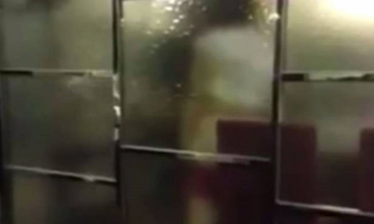 Έπαιρναν μάτι όλοι! Τράβηξαν και βίντεο το παθιασμένο ζευγάρι που έκανε έρωτα σε κυριλέ εστιατόριο στην Κίνα