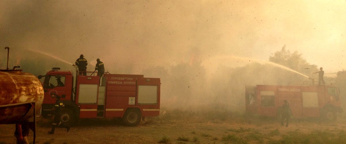 Συναγερμός στην Πυροσβεστική: Εξακολουθεί να μαίνεται η μεγάλων διαστάσεων πυρκαγιά στη Λάρνακα! Έβαλαν φωτιά και χθες