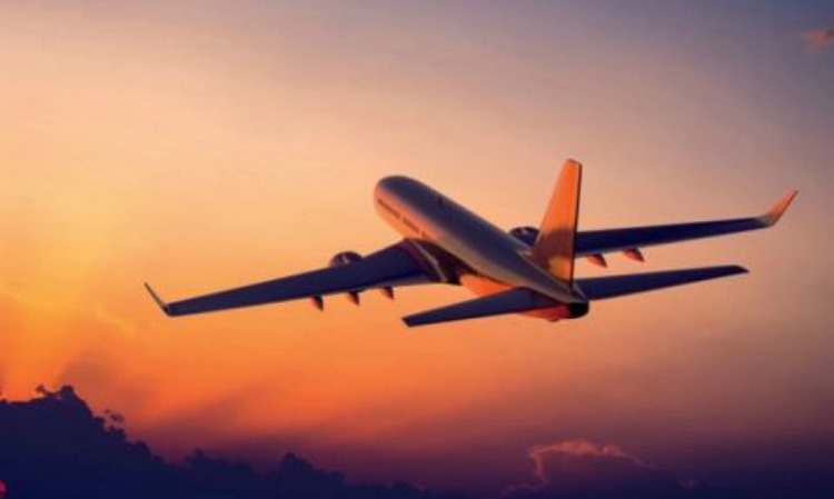 Xαμός σε πτήση για Ηράκλειο – Μεθυσμένοι νεαροί τσακώθηκαν και  απειλούσαν να δείρουν τους επιβάτες