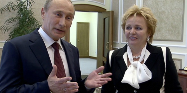 Βόμβα από την πρώην σύζυγο του Πούτιν: «Ο Βλαντιμίρ είναι νεκρός. Κυβερνάει ένας σωσίας του»