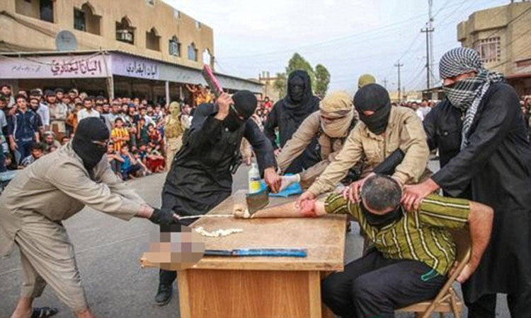 Θύελλα αντιδράσεων από δημόσιους ακρωτηριασμούς του ISIS – Κόβουν τα χέρια ανθρώπων στη μέση του δρόμου