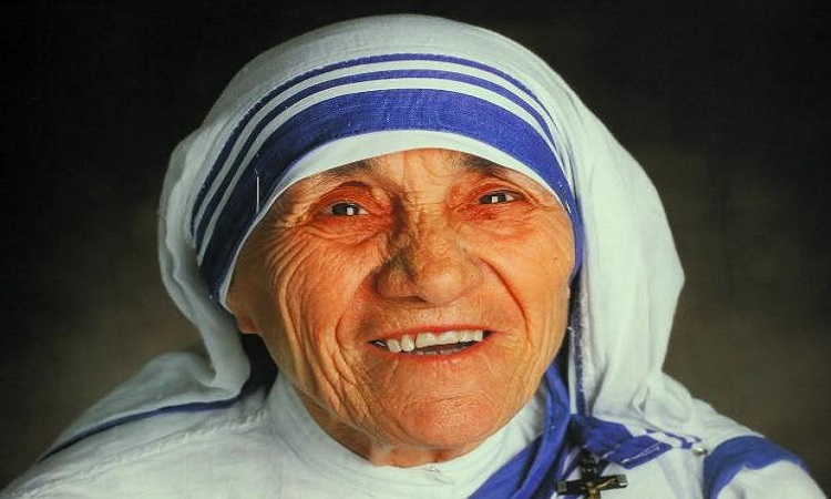Η Καθολική Εκκλησία θα κάνει αγία  την Μητέρα Τερέζα το 2016