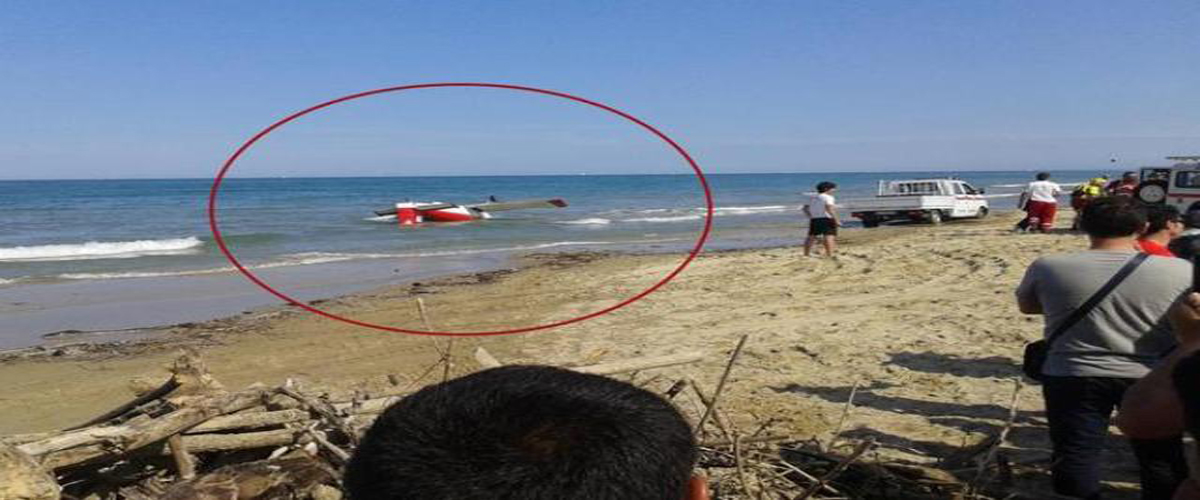 Πανικός στην παραλία: Σύγκρουση δύο μικρών αεροσκαφών στην Ιταλία – Ένας πιλότος νεκρός