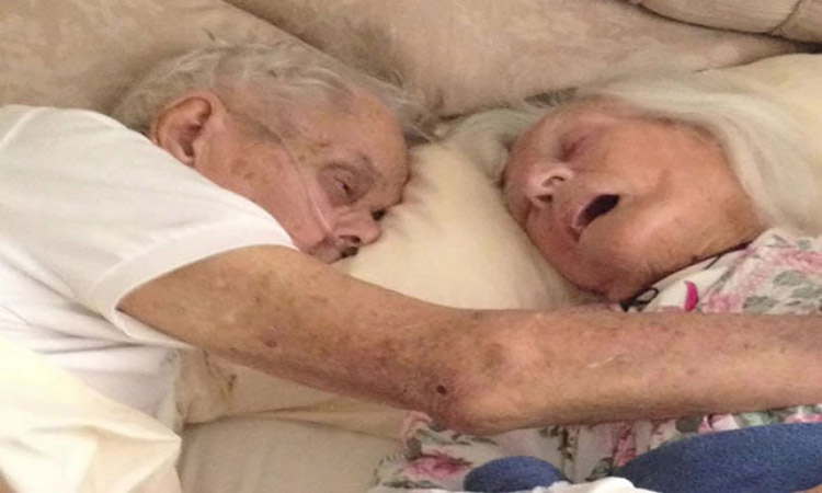 Θα δακρύσετε! Έφυγαν αγκαλιά μετά από 75 χρόνια γάμου (ΒΙΝΤΕΟ)