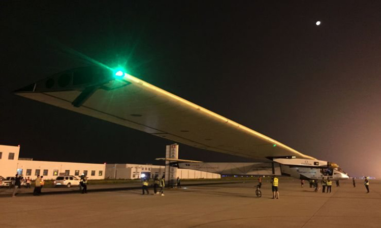 Φωτογραφίες και βίντεο από την απογείωση του Solar Impulse