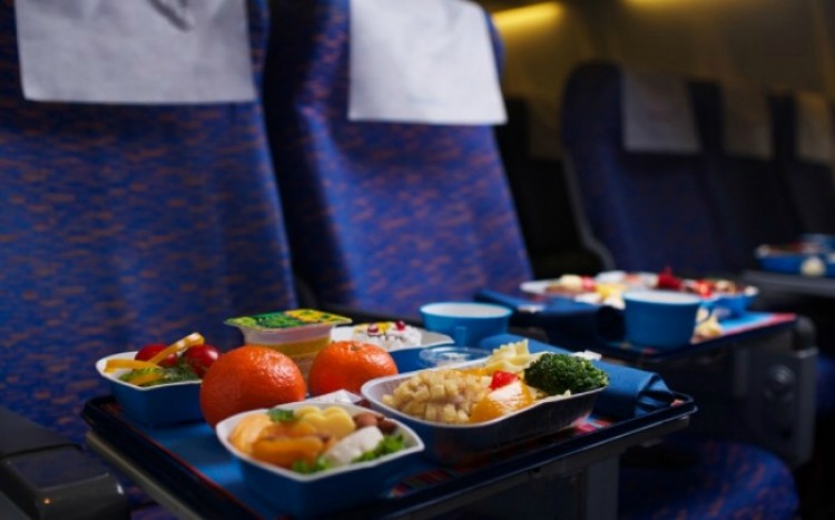 Δεν πάει ο νους σας: Γιατί το φαγητό στο αεροπλάνο είναι άγευστο;