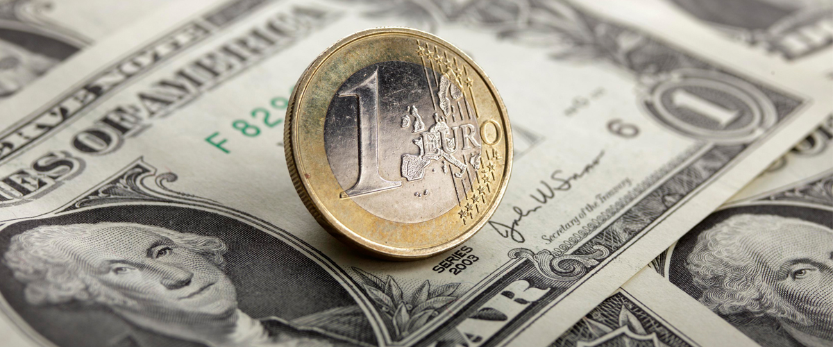 Το «ΟΧΙ» των Ελλήνων ώθησε τους επενδυτές αλλού - Υποχωρεί το ευρώ