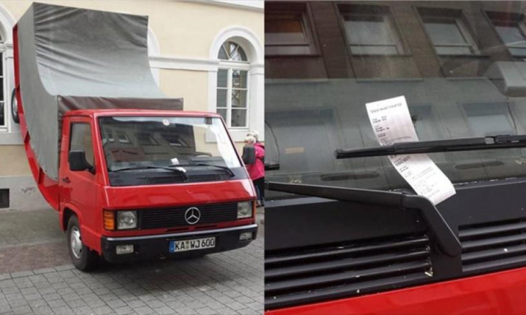 Έκοψαν κλήση σε αυτοκίνητο - γλυπτό στη Γερμανία