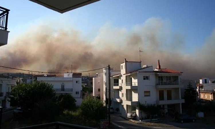 Ελλάδα: Ανεξέλεγκτη πυρκαγιά κοντά σε κατοικημένη περιοχή – Εκκενώθηκαν 3 χωρία