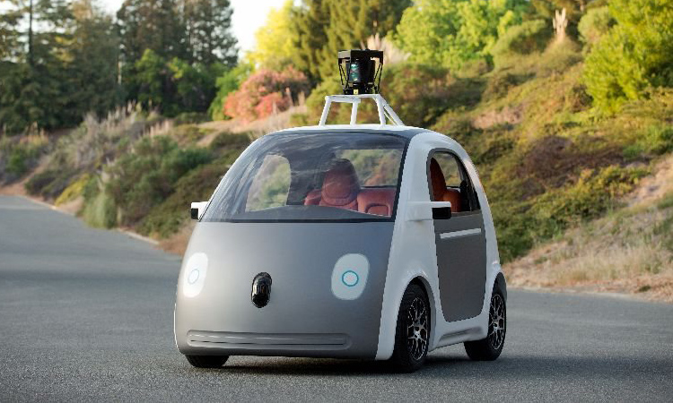 Κύλησαν σε δρόμους τα αυτο-οδηγούμενα οχήματα της Google