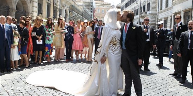 Μα που τα βρίσκουν; Δείτε ΦΩΤΟ από τον πιο ακριβό γάμο της χρονιάς! Με «χρυσές κλωστές» το νυφικό…