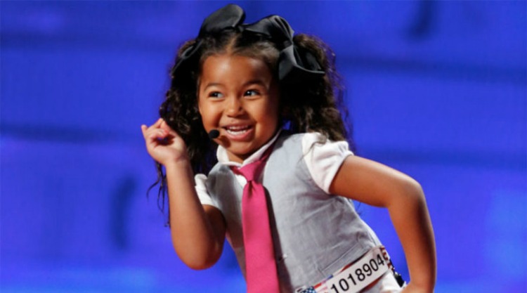 Ένα 5χρονο κοριτσάκι κατάφερε να μαγέψει το «America’s got talent» Σηκώθηκαν όρθιοι κριτές και κοινό!