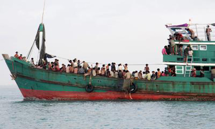 Επιχειρήσεις για εντοπισμό πλοίων με μετανάστες από αρχές Ινδονησίας