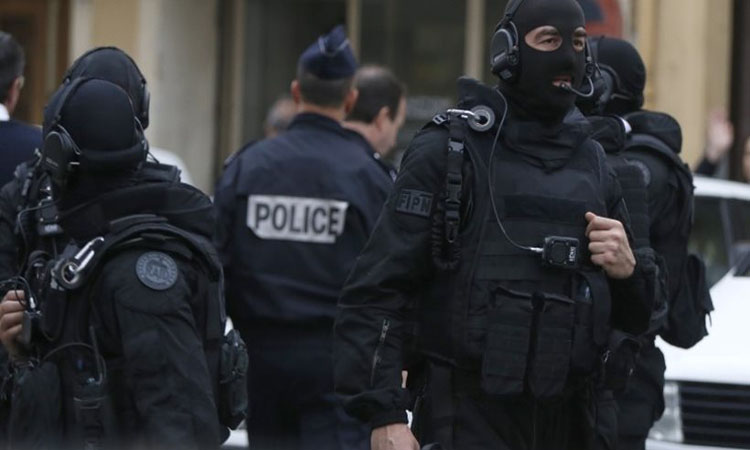 Γαλλία: Οι αρχές αναζητούν τρεις δράστες για υπόθεση ομηρίας