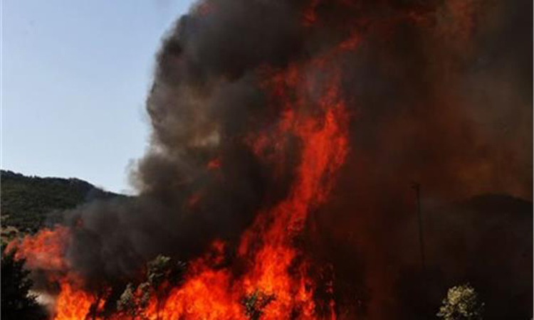 Μεγάλη πυρκαγιά σε αποθήκη στη Λεμεσό – Κινδύνευσαν κατοικίες