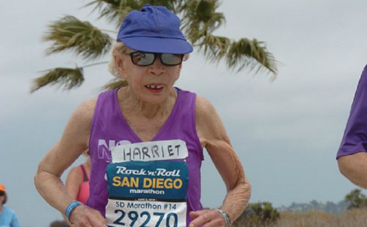 ΗΠΑ: 92χρονη γνωρίζει την αποθέωση τερματίζοντας σε μαραθώνιο 42 χλμ.!