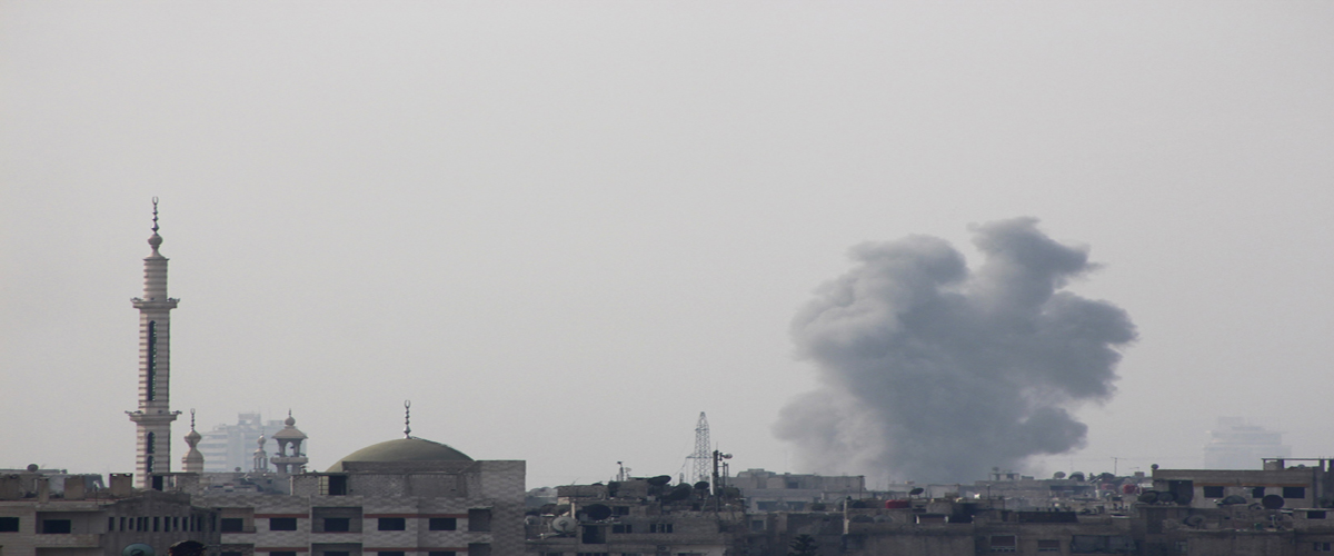 Αεροπορικές επιδρομές σε χωριό της Συρίας που ελέγχει το ΙΚ