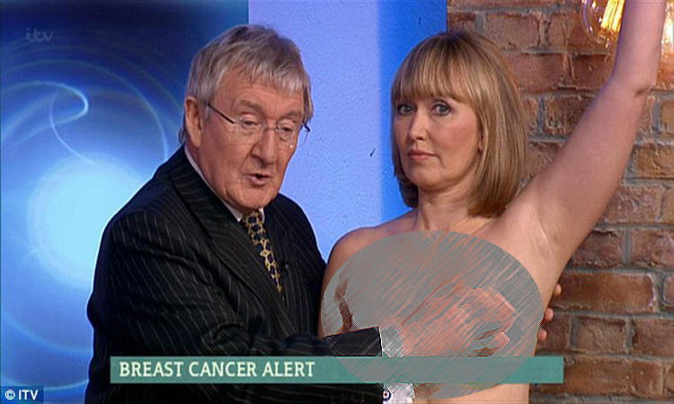 Γιατρός εξέτασε στήθος σε ζωντανή τηλεοπτική εκπομπή!
