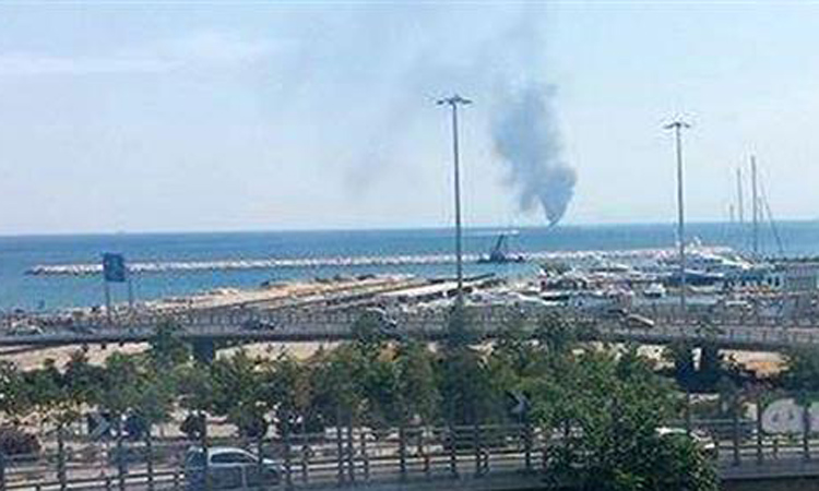 Κατασβέστηκε η πυρκαγιά σε θαλαμηγό στα ανοιχτά του Πειραιά - σώοι οι 10 επιβαίνοντες