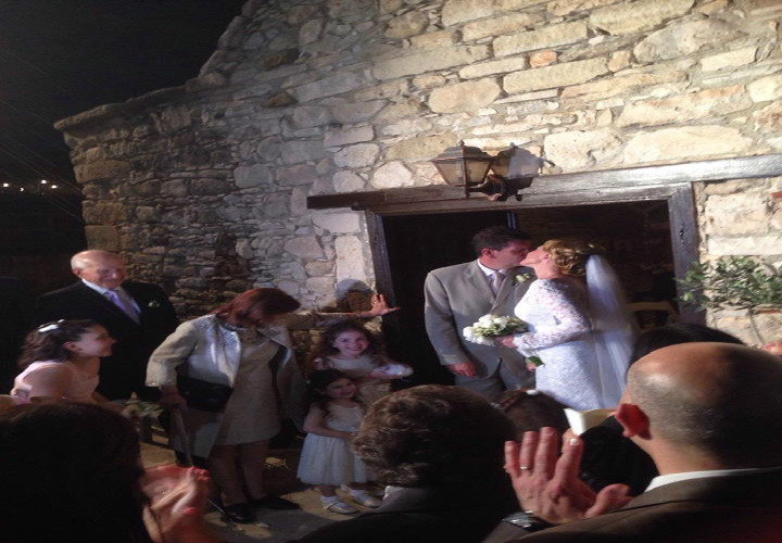 Backstage του υπέρλαμπρου γάμου της Μέλανης Στέλιου: Καρέ – καρέ η ετοιμασία της νύφης, οι καλεσμένοι, το γλέντι
