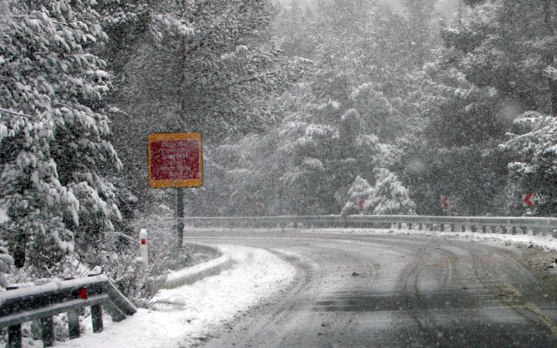 ΚΑΙΡΟΣ: Πέφτει αισθητά η θερμοκρασία – Χιόνια στα ορεινά