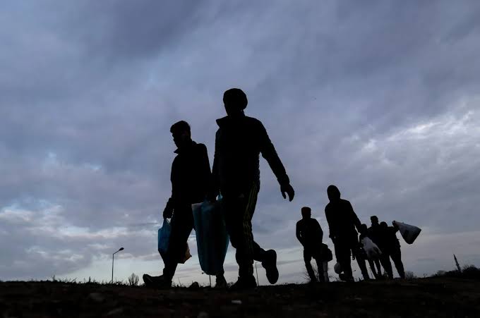 Η στιγμή της σύλληψης του 22χρονου για την υπόθεση των οκτώ παράτυπων μεταναστών - Δείτε φωτο