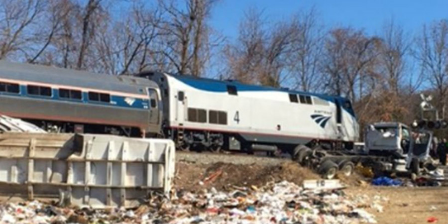 ΗΠΑ: Τρένο που μετέφερε γερουσιαστές συγκρούστηκε με απορριματοφόρο