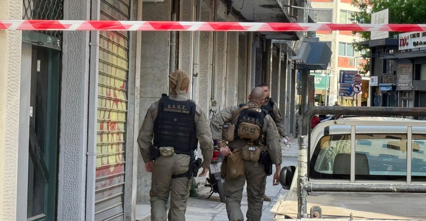 Ένα κιλό εκρηκτικά και πυροκροτητές στο διαμέρισμα που έμενε η 39χρονη που σκοτώθηκε στην έκρηξη στη Θεσσαλονίκη