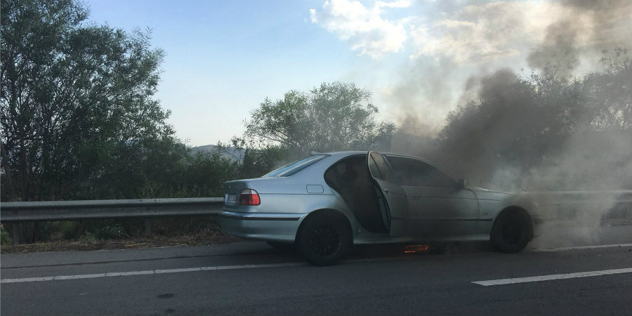 ΛΕΥΚΩΣΙΑ: Τυλίχτηκε στις φλόγες όχημα στον αυτοκινητόδρομο- Πρόλαβαν να το εγκαταλείψουν οι επιβαίνοντες