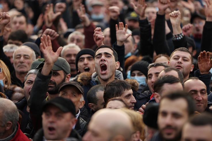 Διαδηλωτές στο Γερεβάν ζητούν την παραίτηση του Πρωθυπουργού Πασινιάν