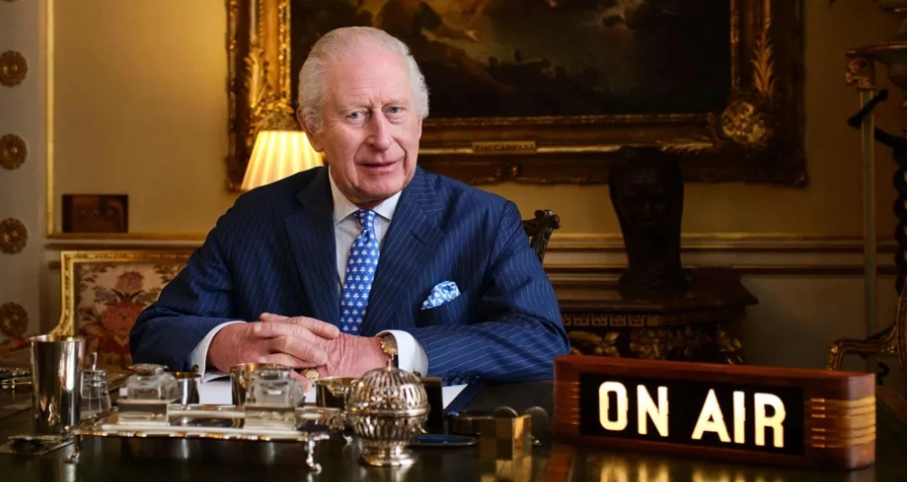 Κερδίζει τη μάχη με τον καρκίνο ο βασιλιάς Κάρολος - «Οι γιατροί μου είπαν ότι από το νέο έτος θα μειωθεί η θεραπεία»