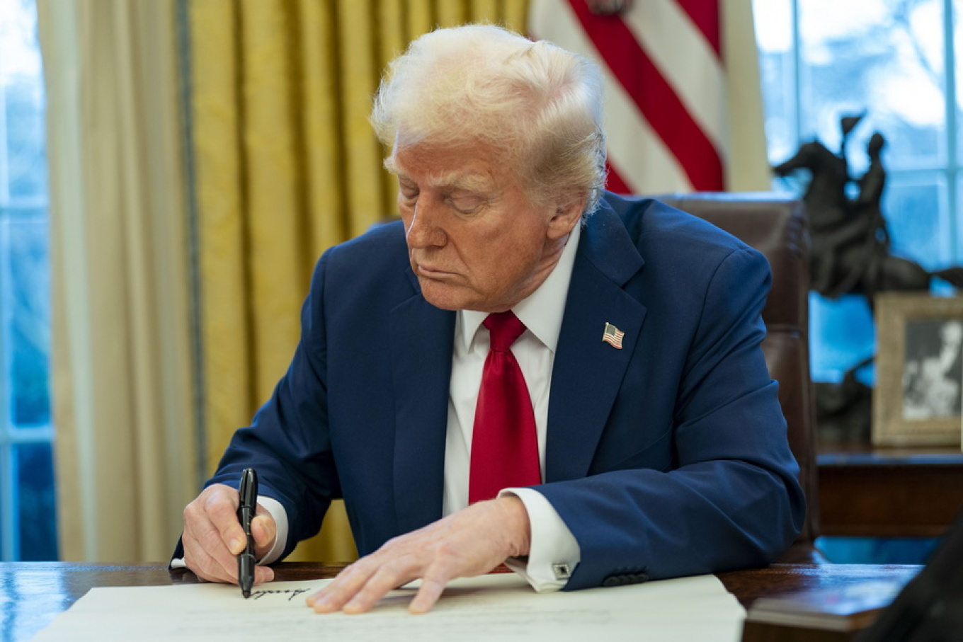 Δημοκρατικοί και υπερσυντηρητικοί διερωτώνται για την ψυχική υγεία του Τραμπ μετά τις απειλές του