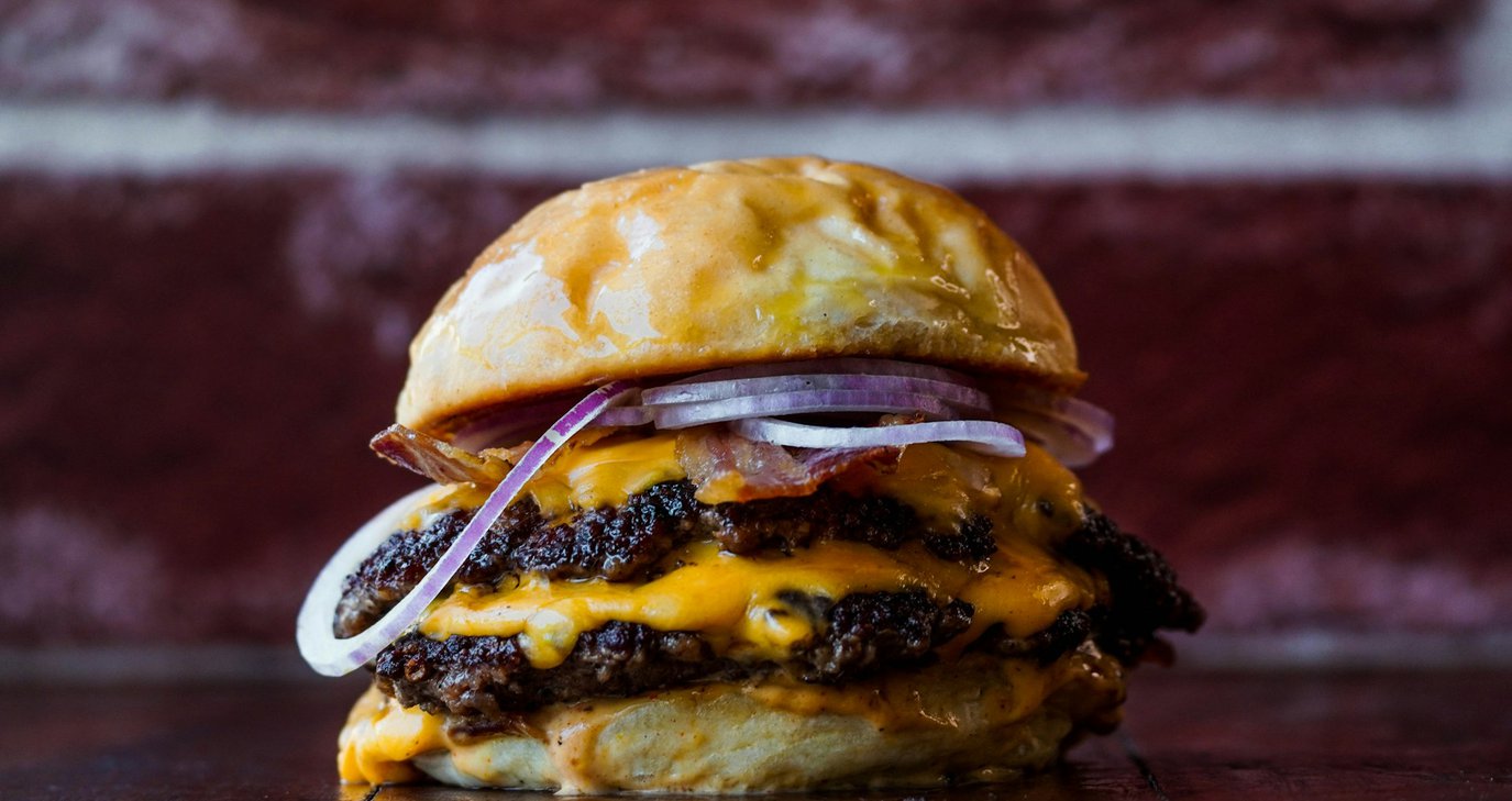 Για τους λάτρεις των burgers: Νέο εστιατόριο ανοίγει στην πρωτεύουσα - Έμφαση στην αυθεντικότητα της street food εμπειρίας – Δείτε φωτογραφίες