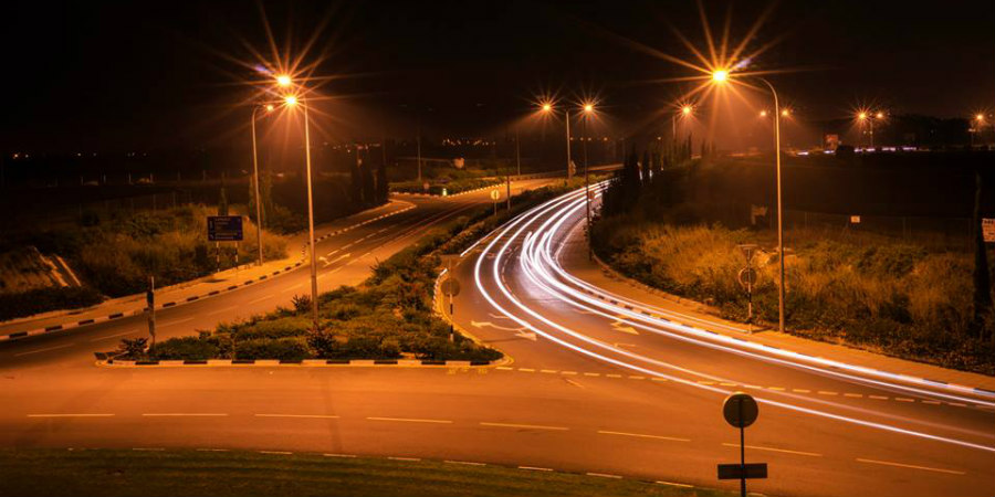 VIDEO: «Σαν σκηνή από το Stranger Things» - Το ασυνήθιστο περιστατικό με φανάρια που «άρχισαν να... ζωντανεύουν» σε δρόμο στην Κύπρο