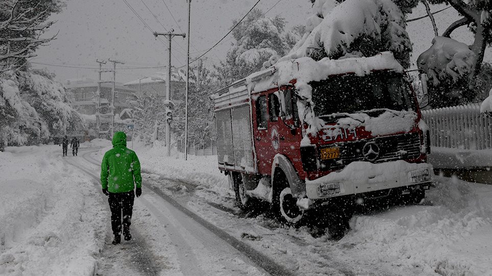 Κακοκαιρία «Μήδεια»: Παγετός στους δρόμους της Ελλάδας 