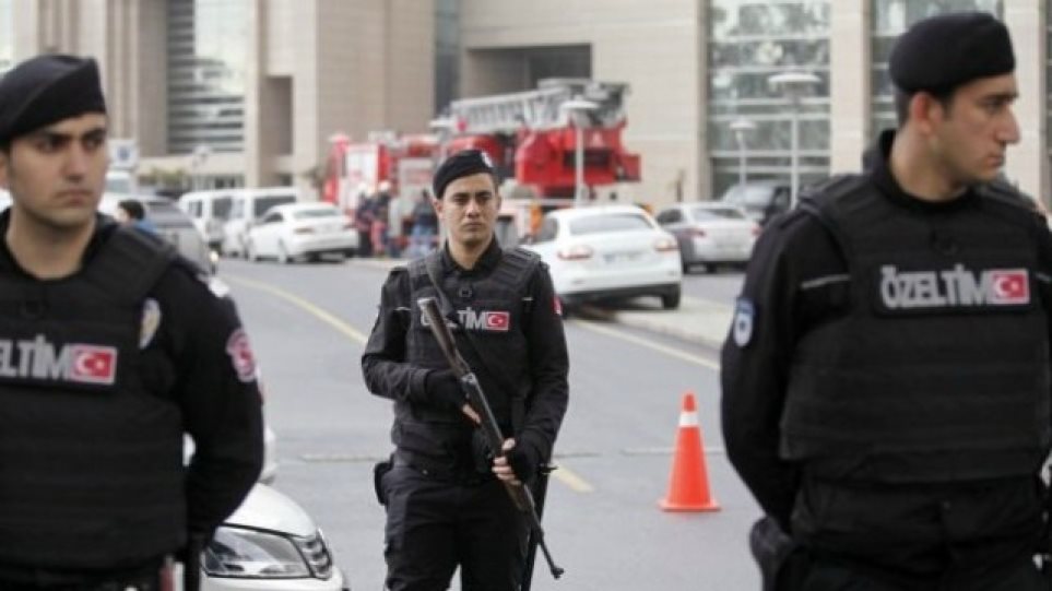 Συναγερμός στην Κωνσταντινούπολη - 7 πυροβολισμοί και τουλάχιστον ένας τραυματίας