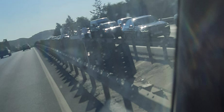Καραμπόλα με έξι οχήματα στον αυτοκινητόδρομο - Κυκλοφοριακό κομφούζιο στο σημείο -Δείτε φωτογραφία 