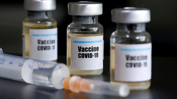 ΚΟΡΩΝΟΪΟΣ: Η Κομισιόν υπέγραψε συμβόλαιο με την AstraZeneca για 300 εκατ. δόσεις εμβολίου 
