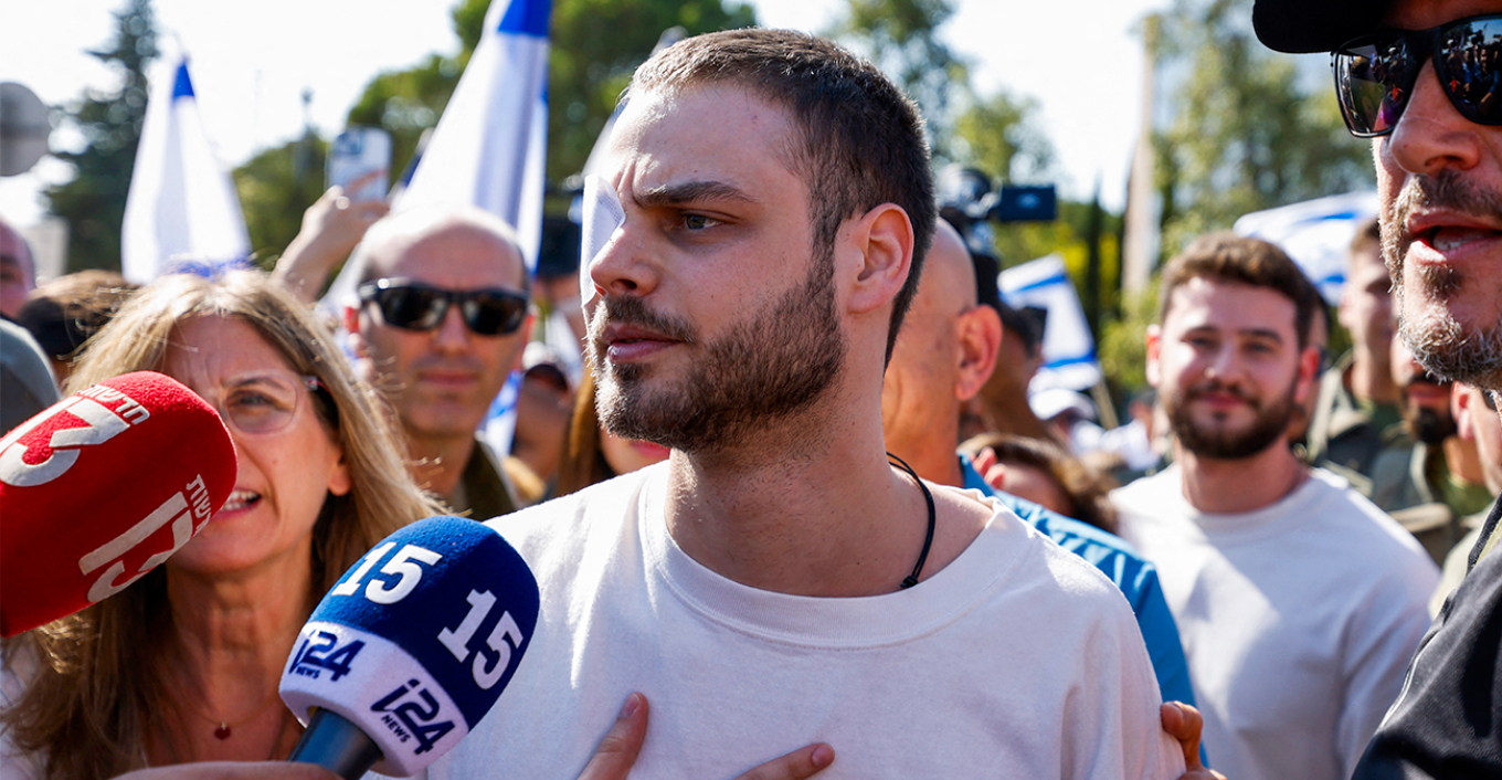 «Με έβαλαν στην κόλαση σε ένα δευτερόλεπτο, έτρωγα σαν σκύλος» - Ισραηλινός όμηρος της Χαμάς περιγράφει τη φρίκη που έζησε για δύο χρόνια