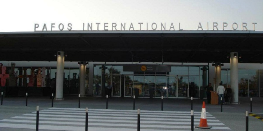 ΚΥΠΡΟΣ: Ήρθαν από το αεροδρόμιο Λάρνακας και ήθελαν να φύγουν από Πάφο – Τελικά φόρεσαν χειροπέδες 