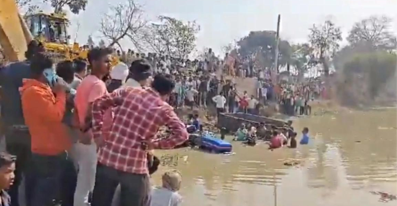 Ινδία: Όχημα με δεκάδες προσκυνητές κατέληξε σε λίμνη – Τουλάχιστον 24 νεκροί, ανάμεσά τους και παιδιά - Βίντεο
