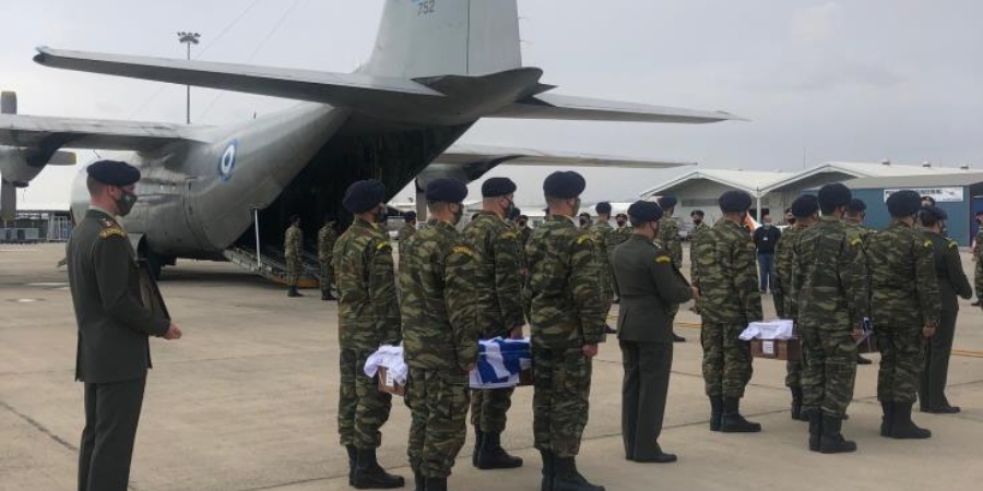 Με C130 επέστρεψαν στην Ελλάδα τα οστά των 7 ηρώων που έπεσαν κατά την τουρκική εισβολή στην Κύπρο